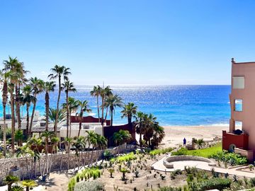 Penthouse con vista al mar y acceso a amenidades de Hotel Zoetry, venta San Jose del cabo.