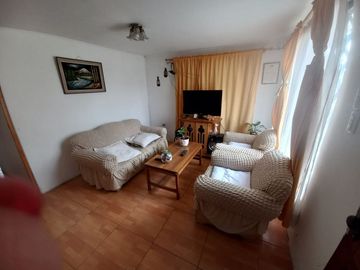 VENDO CASA ESQUINA TOTALMENTE AISLADA EN LA COMUNA DE MAULE