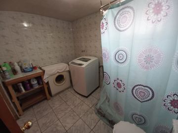 VENDO CASA ESQUINA TOTALMENTE AISLADA EN LA COMUNA DE MAULE
