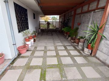 VENDO CASA ESQUINA TOTALMENTE AISLADA EN LA COMUNA DE MAULE