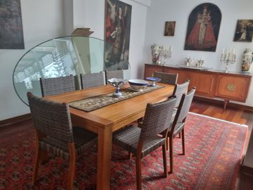 BONITA, MODERNA CASA DE DOS PLANTAS TOTALMENTE REMODELADA EN CASUARINAS BAJA