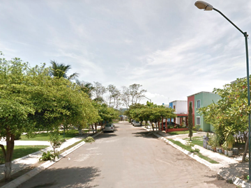 Casa en venta en Fraccionamiento Sol del Pacífico, Manzanillo, Colima en calle de Bahía de La Paz # 215