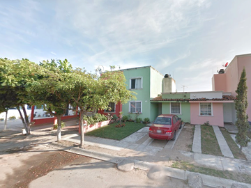 Casa en venta en Fraccionamiento Sol del Pacífico, Manzanillo, Colima en calle de Bahía de La Paz # 215