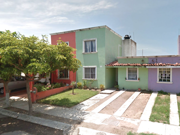 Casa en venta en Fraccionamiento Sol del Pacífico, Manzanillo, Colima en calle de Bahía de La Paz # 215