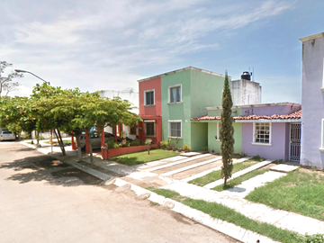Casa en venta en Fraccionamiento Sol del Pacífico, Manzanillo, Colima en calle de Bahía de La Paz # 215