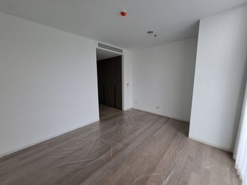 FOR SALE LUXURY APARTMENT Monteverde Tower, 3 Bedroom Semi Furnished 230 sqm.
