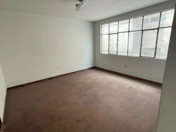 ¡Gran Oportunidad! Casa A Precio De Terreno En Urb. Los Laureles