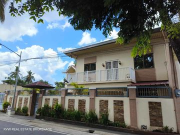 FOR SALE 6 BEDROOM HOUSE AND LOT IN LIPA CITY