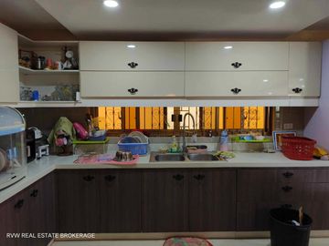FOR SALE 6 BEDROOM HOUSE AND LOT IN LIPA CITY