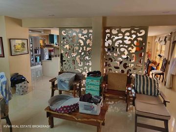 FOR SALE 6 BEDROOM HOUSE AND LOT IN LIPA CITY