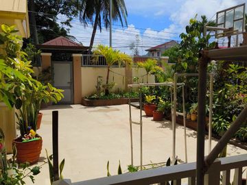 FOR SALE 6 BEDROOM HOUSE AND LOT IN LIPA CITY