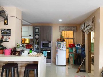 FOR SALE 6 BEDROOM HOUSE AND LOT IN LIPA CITY