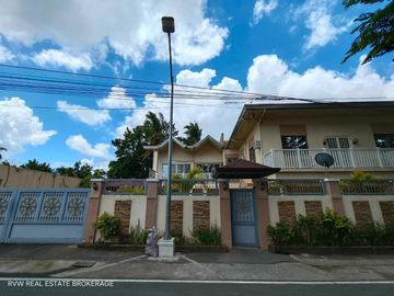 FOR SALE 6 BEDROOM HOUSE AND LOT IN LIPA CITY