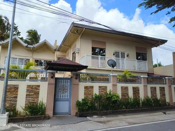 FOR SALE 6 BEDROOM HOUSE AND LOT IN LIPA CITY