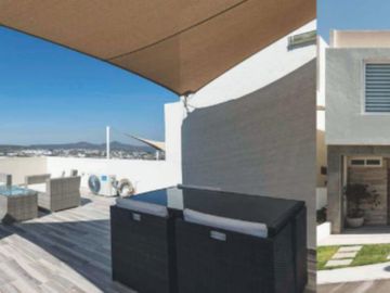 Casa con jardín y rooftop, con ventanales y espacios amplios, pre-construcción, Zibata venta, Queretaro.