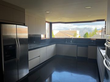 Urb Rancho San Francisco Casa de Venta de 5 habitaciones o dormitorios Cumbayá Quito Ecuador