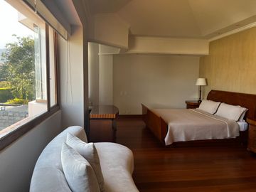 Urb Rancho San Francisco Casa de Venta de 5 habitaciones o dormitorios Cumbayá Quito Ecuador