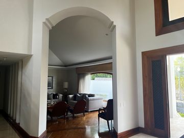 Urb Rancho San Francisco Casa de Venta de 5 habitaciones o dormitorios Cumbayá Quito Ecuador