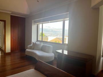 Urb Rancho San Francisco Casa de Venta de 5 habitaciones o dormitorios Cumbayá Quito Ecuador