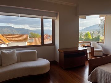 Urb Rancho San Francisco Casa de Venta de 5 habitaciones o dormitorios Cumbayá Quito Ecuador