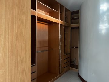 Urb Rancho San Francisco Casa de Venta de 5 habitaciones o dormitorios Cumbayá Quito Ecuador