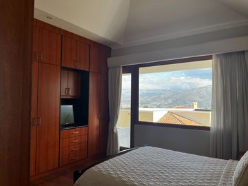 Urb Rancho San Francisco Casa de Venta de 5 habitaciones o dormitorios Cumbayá Quito Ecuador