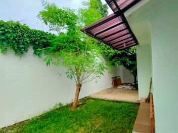 Rumah Minimalis Modern Halaman Luas di Puri Bintaro Residence, Ciputat