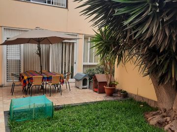 Vendo Casa en esquina en La Aurora Miraflores.