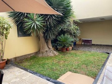Vendo Casa en esquina en La Aurora Miraflores.