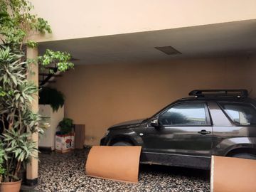 Vendo Casa en esquina en La Aurora Miraflores.