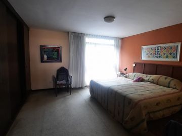 Vendo Casa en esquina en La Aurora Miraflores.
