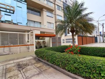 VENTA EN CORAZON DE MIRAFLORES APARTAMENTO FLAT 124.32 M2 VIVE CON COMODIDAD SEGURIDAD Y CERCA DE TODO