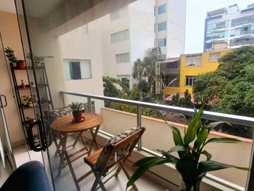 VENTA EN CORAZON DE MIRAFLORES APARTAMENTO FLAT 124.32 M2 VIVE CON COMODIDAD SEGURIDAD Y CERCA DE TODO