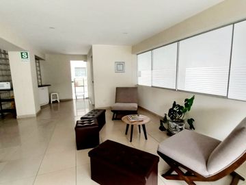 VENTA EN CORAZON DE MIRAFLORES APARTAMENTO FLAT 124.32 M2 VIVE CON COMODIDAD SEGURIDAD Y CERCA DE TODO
