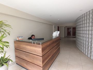 VENTA EN CORAZON DE MIRAFLORES APARTAMENTO FLAT 124.32 M2 VIVE CON COMODIDAD SEGURIDAD Y CERCA DE TODO