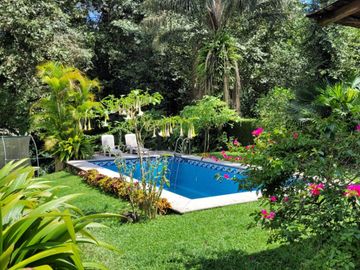RESIDENCIA CAMPESTRE EN VENTA PARA REMODELAR TRES RECAMARAS CON AMPLIO JARDIN CAMINO ANTIGUO A COATEPEC XALAPA