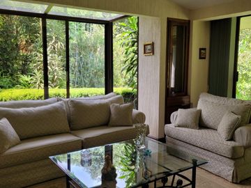 RESIDENCIA CAMPESTRE EN VENTA PARA REMODELAR TRES RECAMARAS CON AMPLIO JARDIN CAMINO ANTIGUO A COATEPEC XALAPA