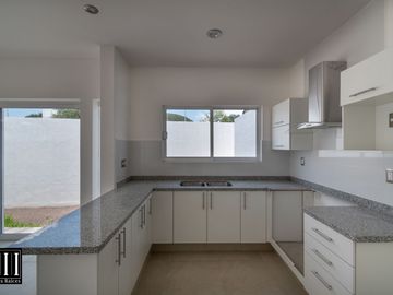 CASA VENTA EL ENCINO RESIDENCIAL AGRADABLES ESPACIOS 3 REC. 4 BAÑOS, AREAS VERDES, TRANQUILIDAD
