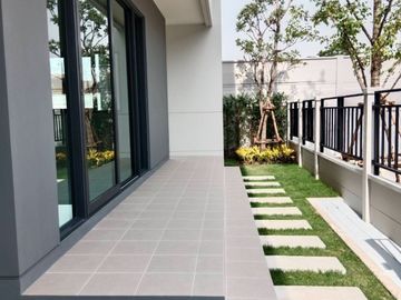 House for sale at Centro Bangna. 4 bedrooms 5 bathrooms  and maid room with living area 289 sq.m. Fully fitted and ready to move in.