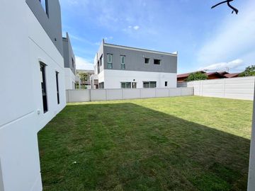 House for sale at Centro Bangna. 4 bedrooms 5 bathrooms  and maid room with living area 289 sq.m. Fully fitted and ready to move in.