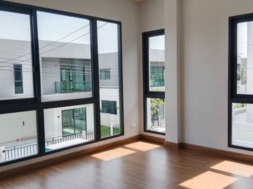 House for sale at Centro Bangna. 4 bedrooms 5 bathrooms  and maid room with living area 289 sq.m. Fully fitted and ready to move in.