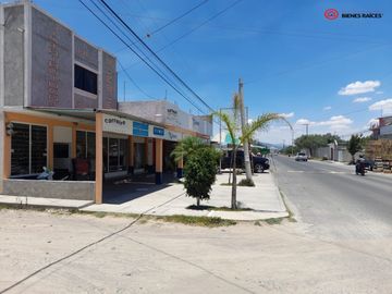 EN VENTA LOCAL COMERCIAL CON DEPARTAMENTO EN ACTOPAN