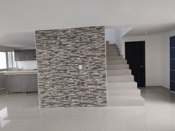 CASA EN VENTA EN LAS TROJES RESIDENCIAL CORREGIDORA QUERETARO