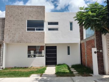 CASA EN VENTA EN LAS TROJES RESIDENCIAL CORREGIDORA QUERETARO