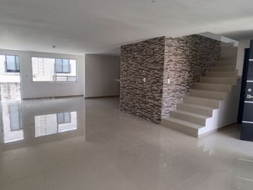 CASA EN VENTA EN LAS TROJES RESIDENCIAL CORREGIDORA QUERETARO