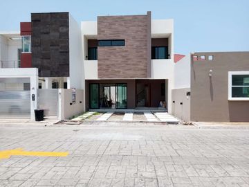 VENTA | CASA EN FRACCIONAMIENTO SAN MARINO