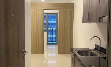 SALE/RENT 1 BEDROOM CONDO IN MAKATI NEAR BGC GOOD FOR AIBNB AND STAYCATION BUSINESS