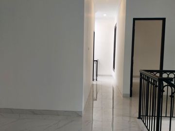 DIJUAL MURAH RUMAH BARU AMERICAN KLASIK MODERNDI KEBON JERUK JAKARTA BARAT
