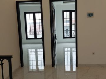 DIJUAL MURAH RUMAH BARU AMERICAN KLASIK MODERNDI KEBON JERUK JAKARTA BARAT