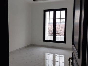 DIJUAL MURAH RUMAH BARU AMERICAN KLASIK MODERNDI KEBON JERUK JAKARTA BARAT